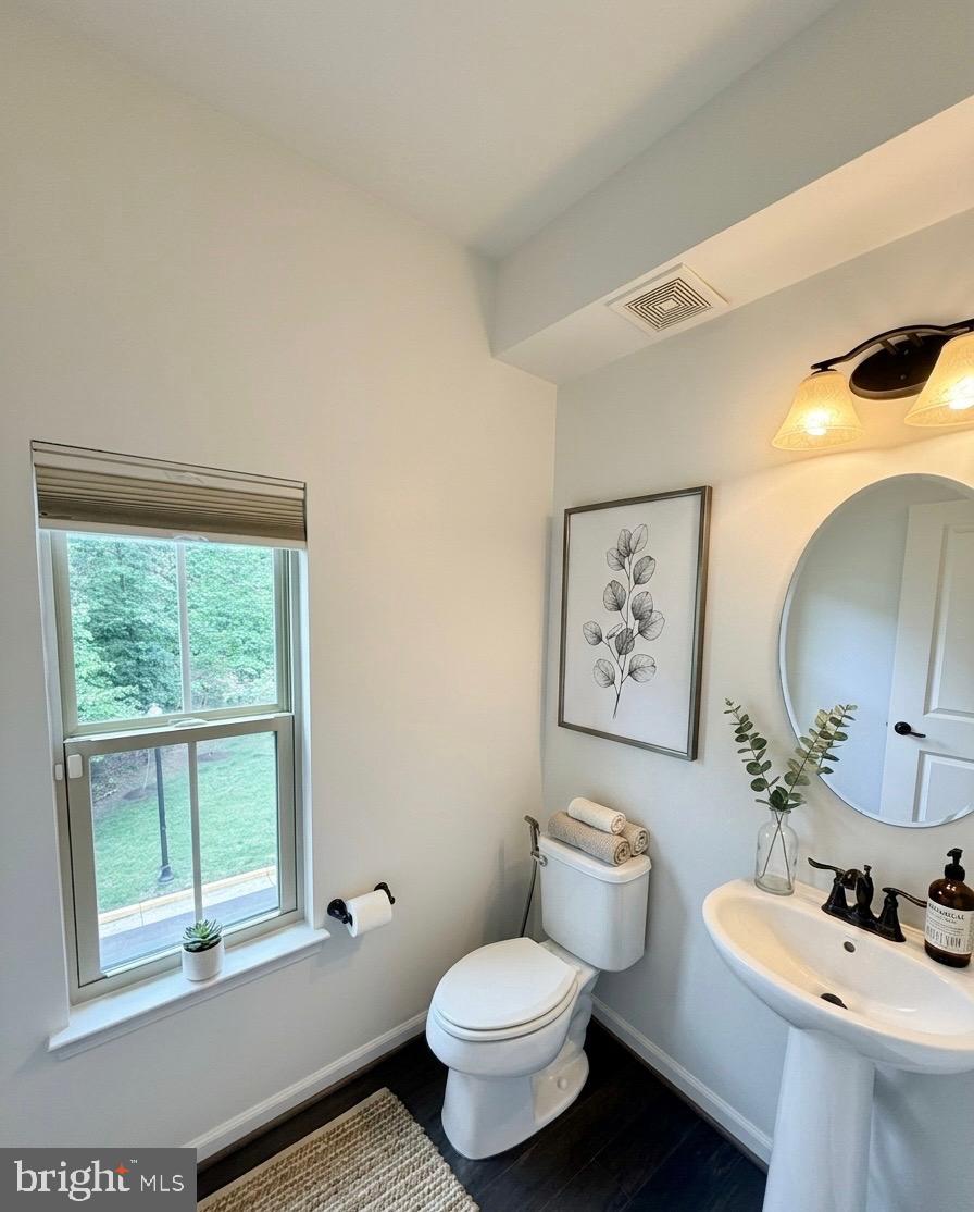 LOUDOUN CROSSING CONDOMINIUM - Residential
