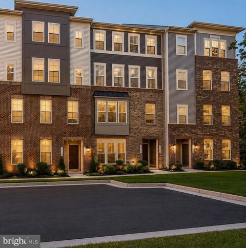 Photo of 25354 Crested Iris Terrace, ALDIE, VA 20105 (MLS # VALO2124650)