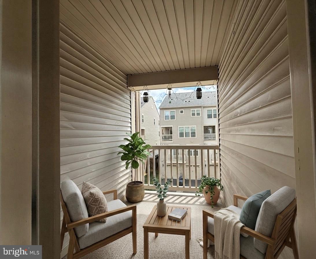 LOUDOUN CROSSING CONDOMINIUM - Residential