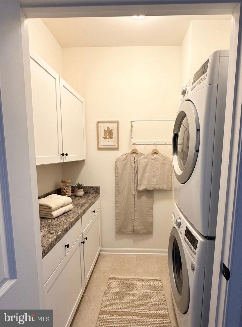 LOUDOUN CROSSING CONDOMINIUM - Residential