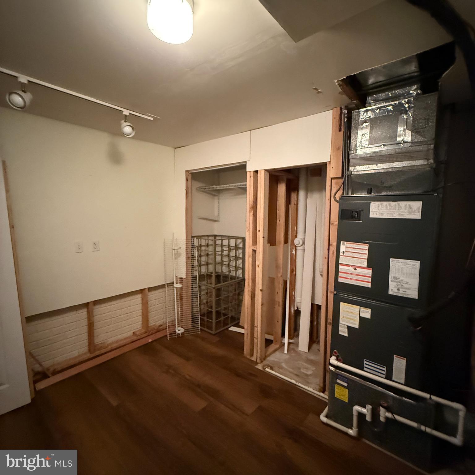 FOREST VIEW - Residential Lease