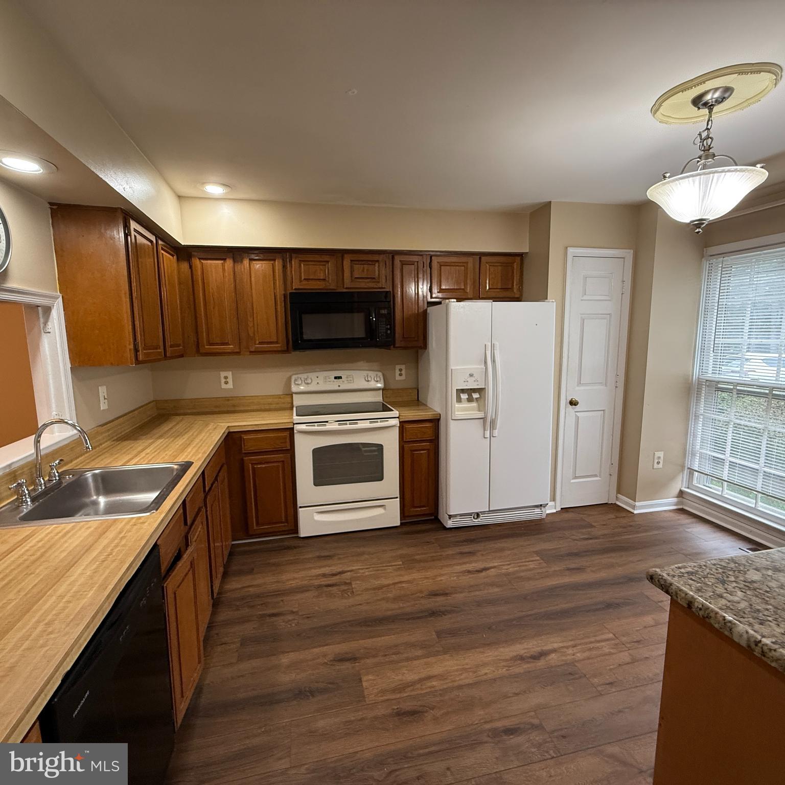 FOREST VIEW - Residential Lease