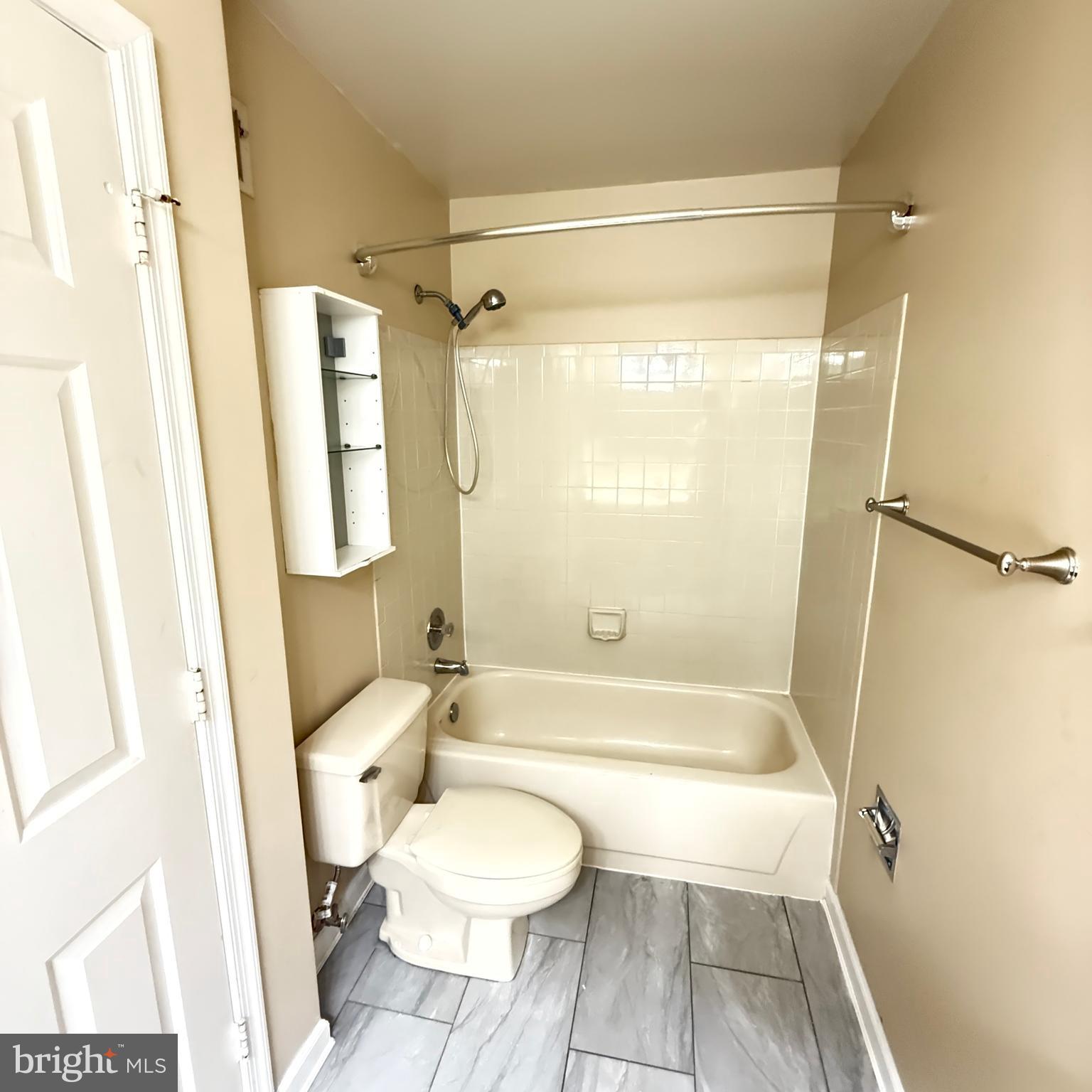 FOREST VIEW - Residential Lease