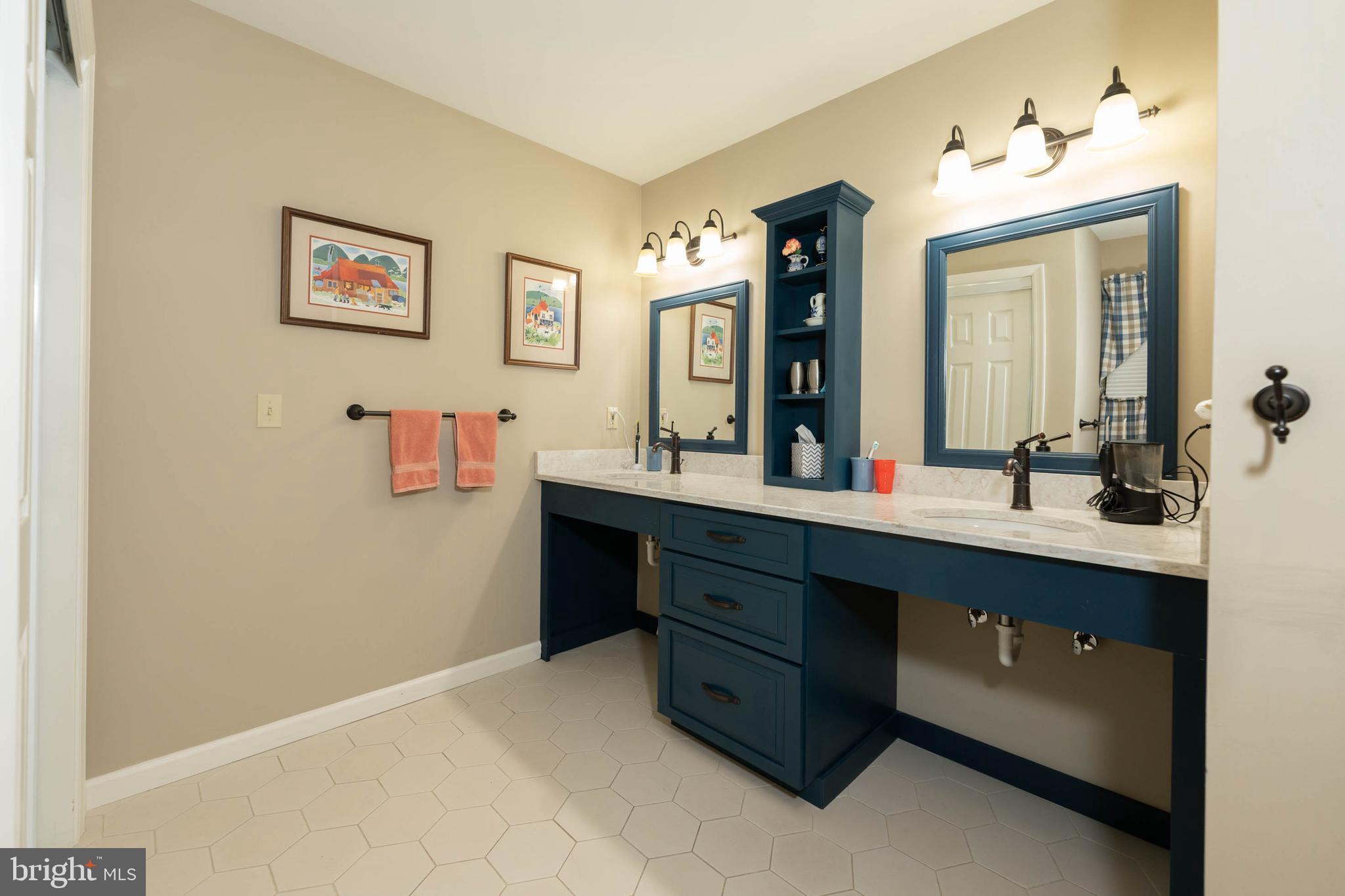 HICKORY HILL ESTATES - Residential