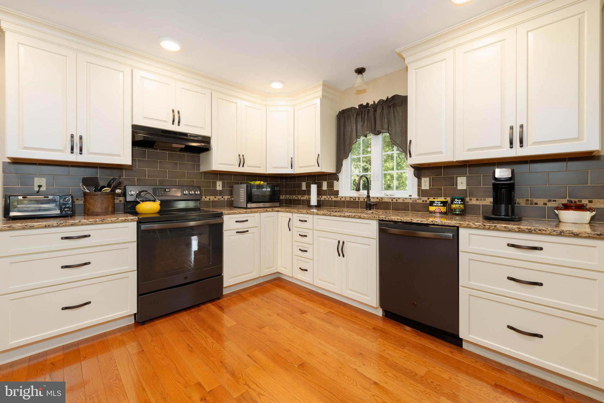 HICKORY HILL ESTATES - Residential