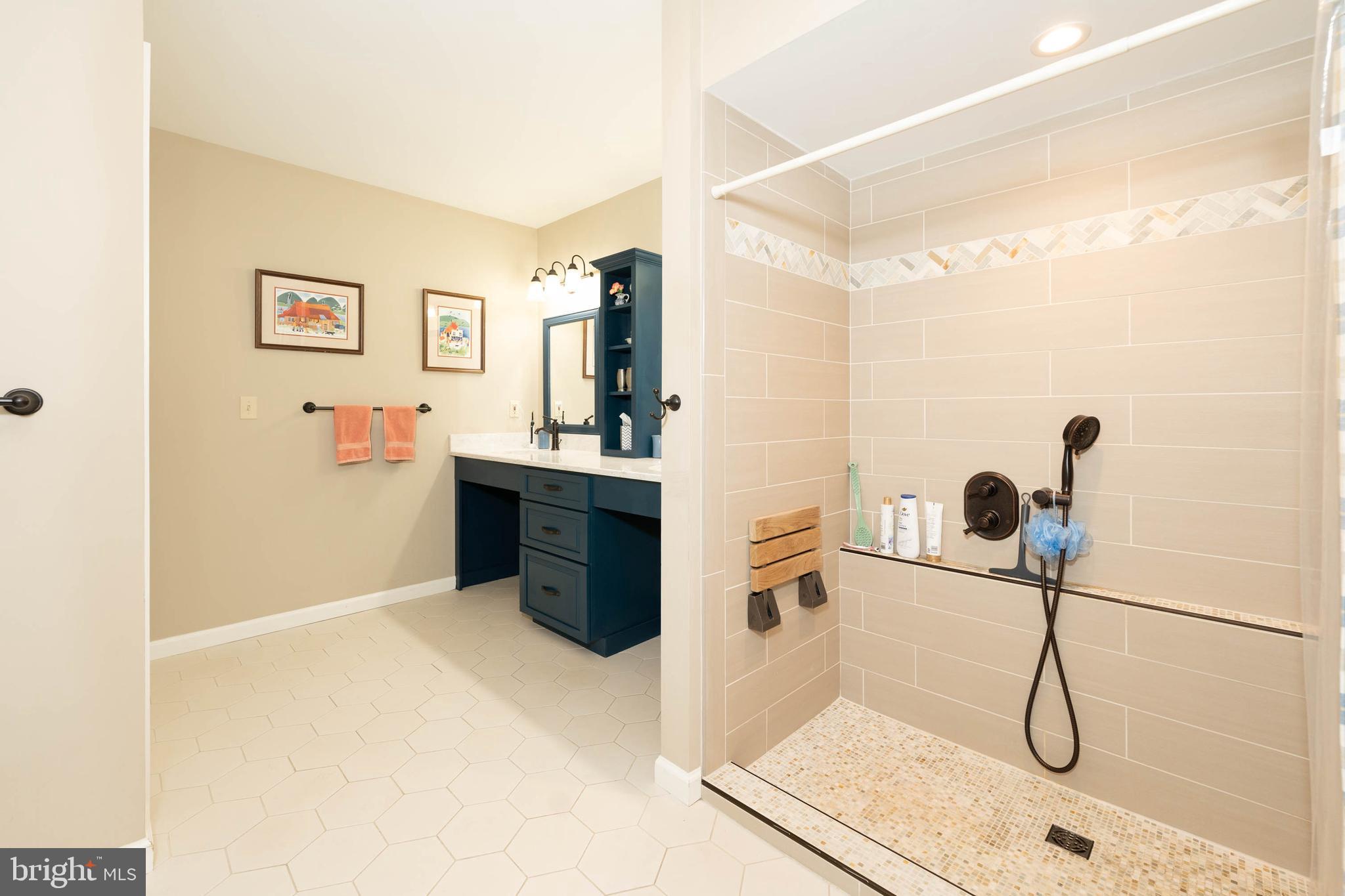 HICKORY HILL ESTATES - Residential