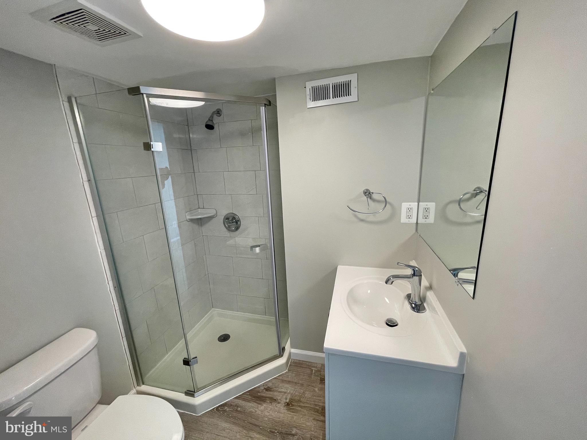 D EVEREUX WEST - Residential Lease