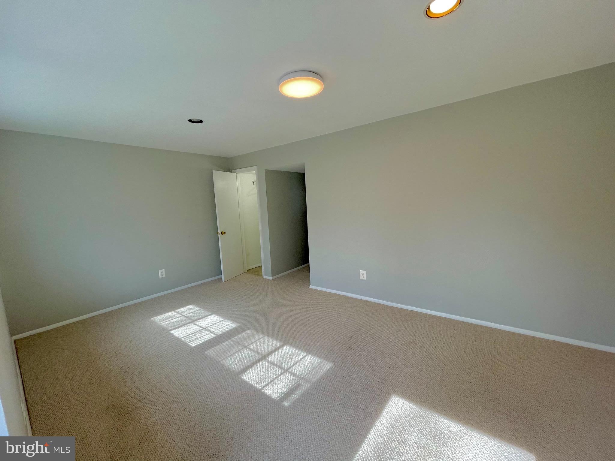 D EVEREUX WEST - Residential Lease