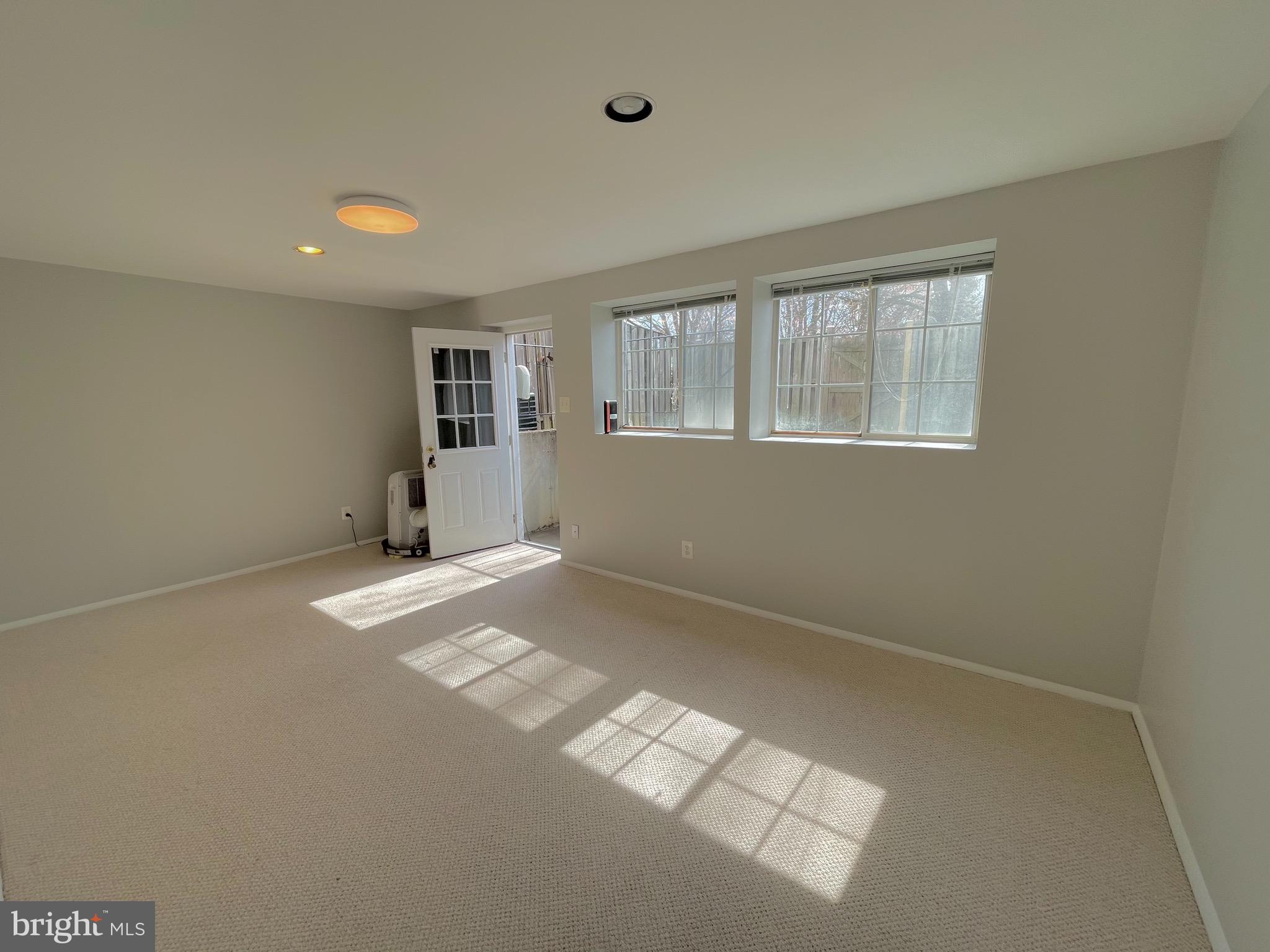 D EVEREUX WEST - Residential Lease