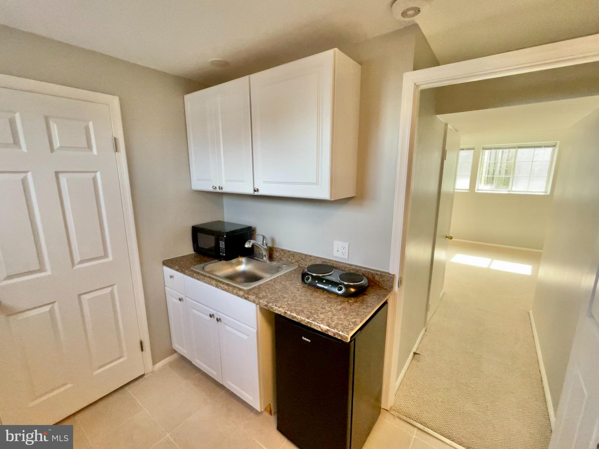 D EVEREUX WEST - Residential Lease