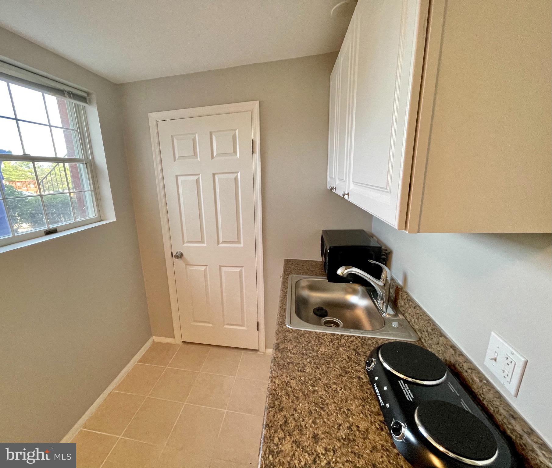 D EVEREUX WEST - Residential Lease