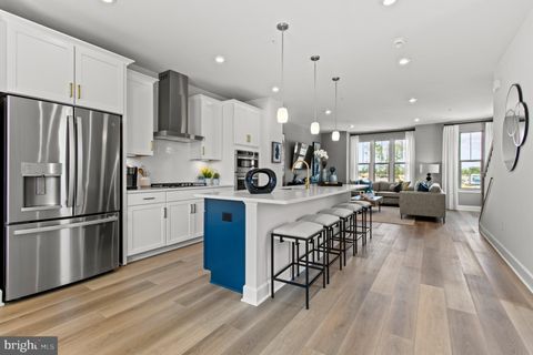 6040 BEAKE STREET HYATTSVILLE MD 20782