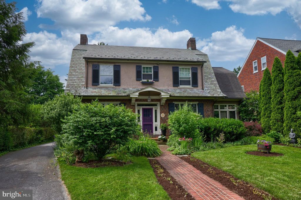 Photo of 1020 Wheatland Avenue, Lancaster, PA 17603 (MLS # PALA2052490)