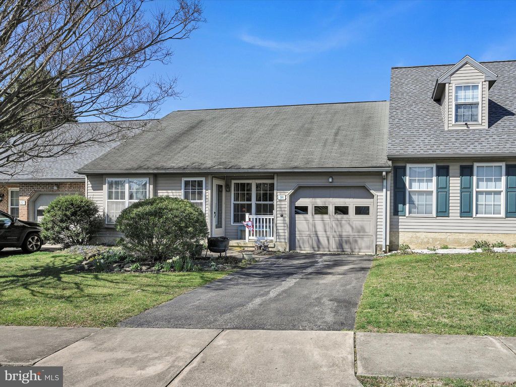 Photo of 14 BURR OAK DR, MILLERSVILLE, PA 17551 (MLS # PALA2032628)