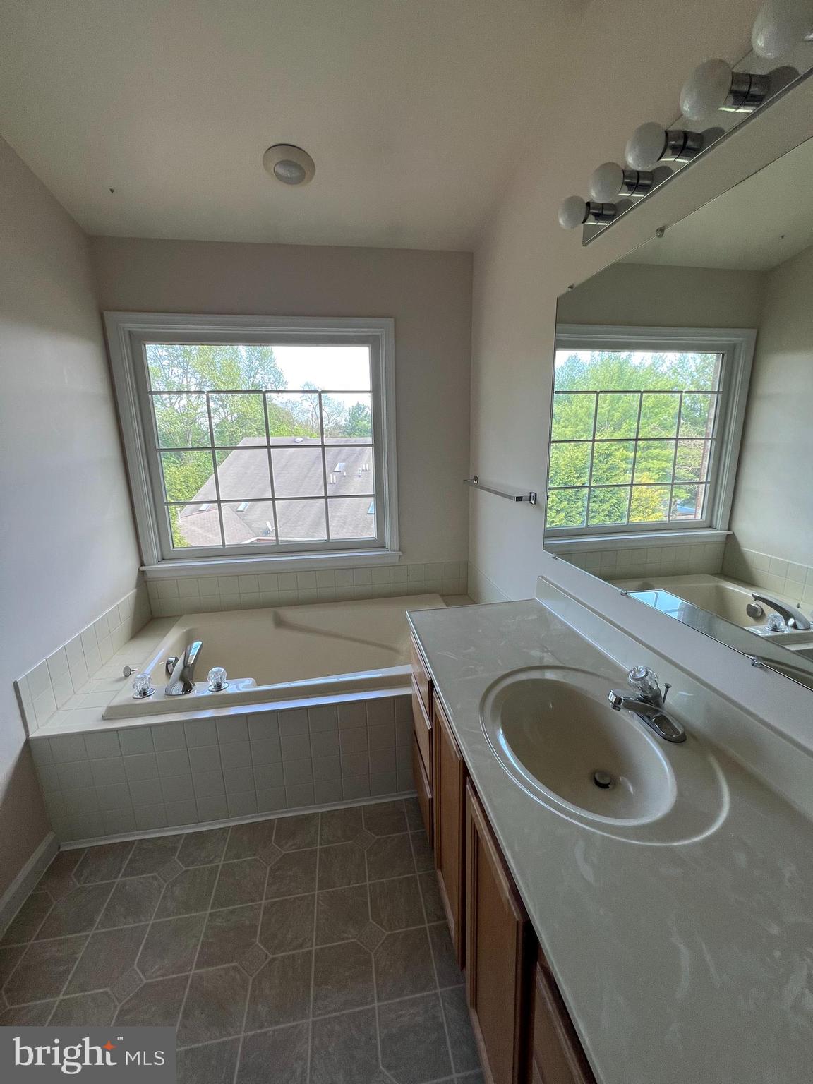 NORTH GATE TOWNE HOMES - Residential Lease