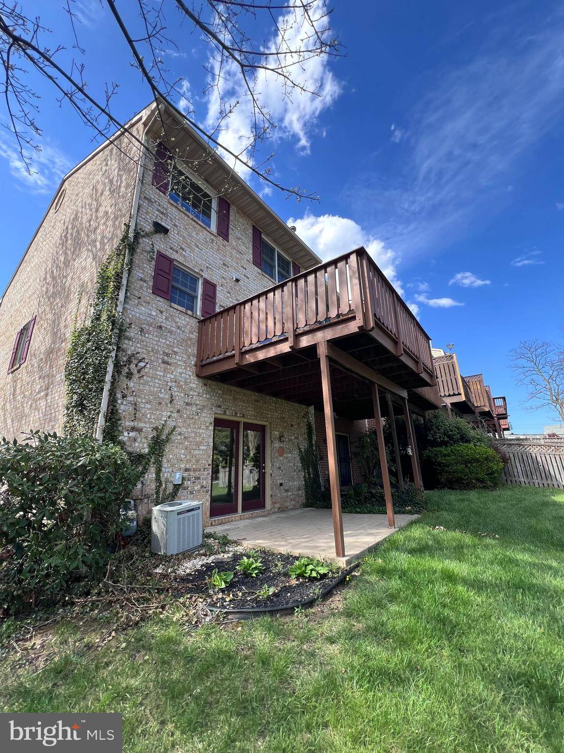 NORTH GATE TOWNE HOMES - Residential Lease