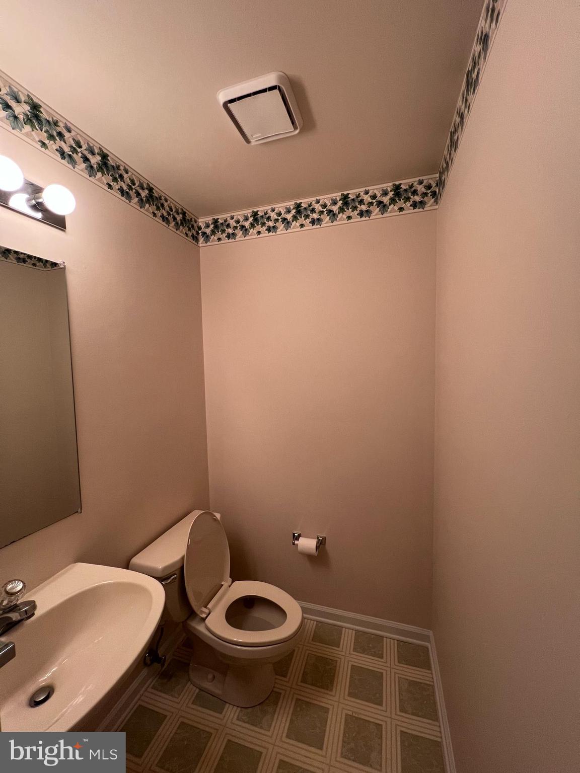 NORTH GATE TOWNE HOMES - Residential Lease