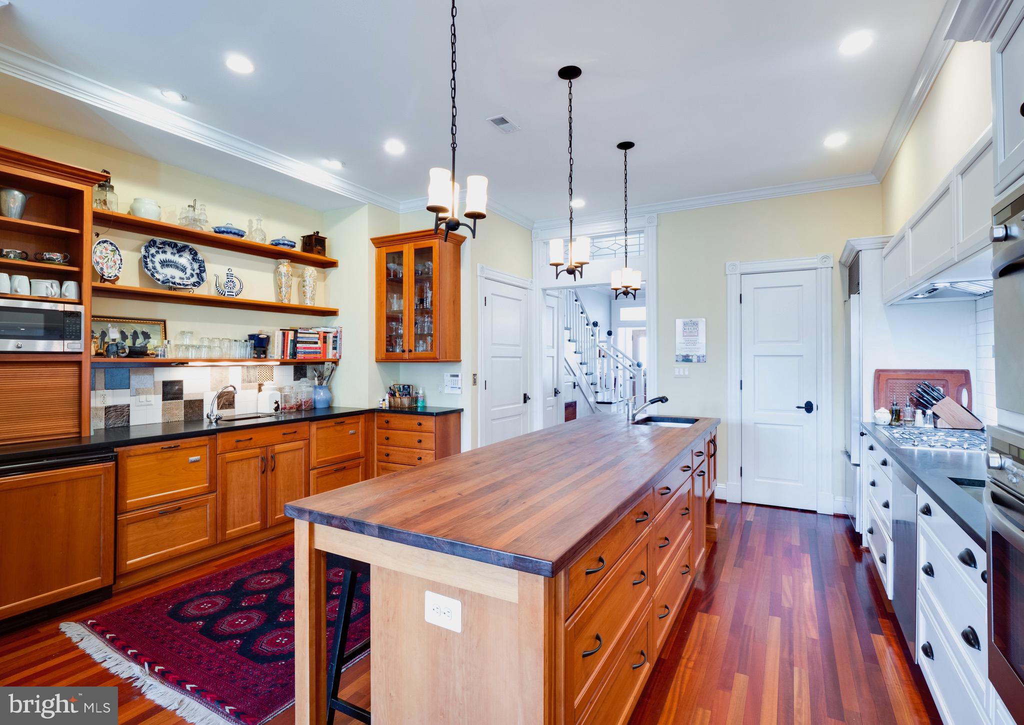 CAPITOL HILL - Residential