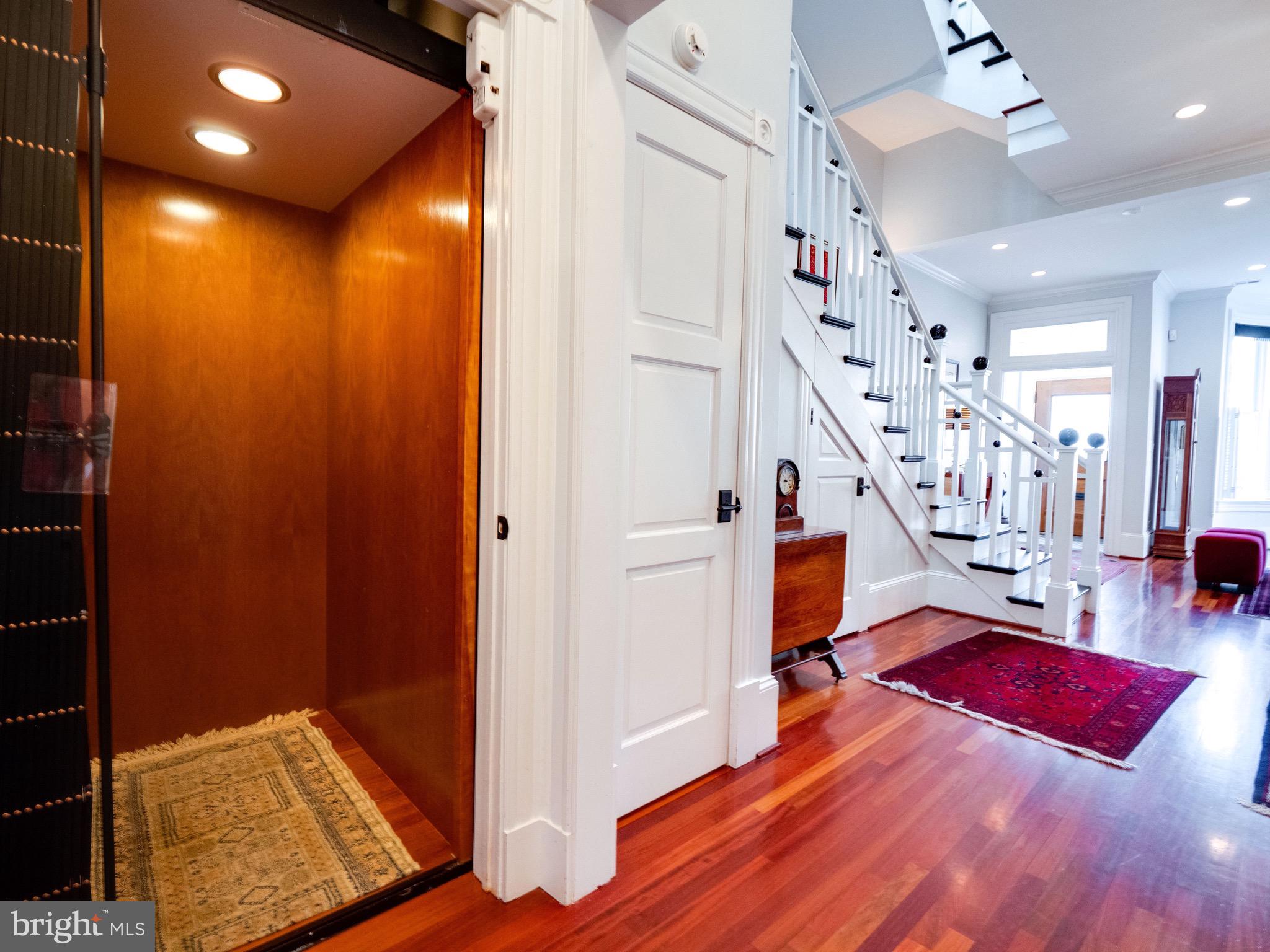 CAPITOL HILL - Residential
