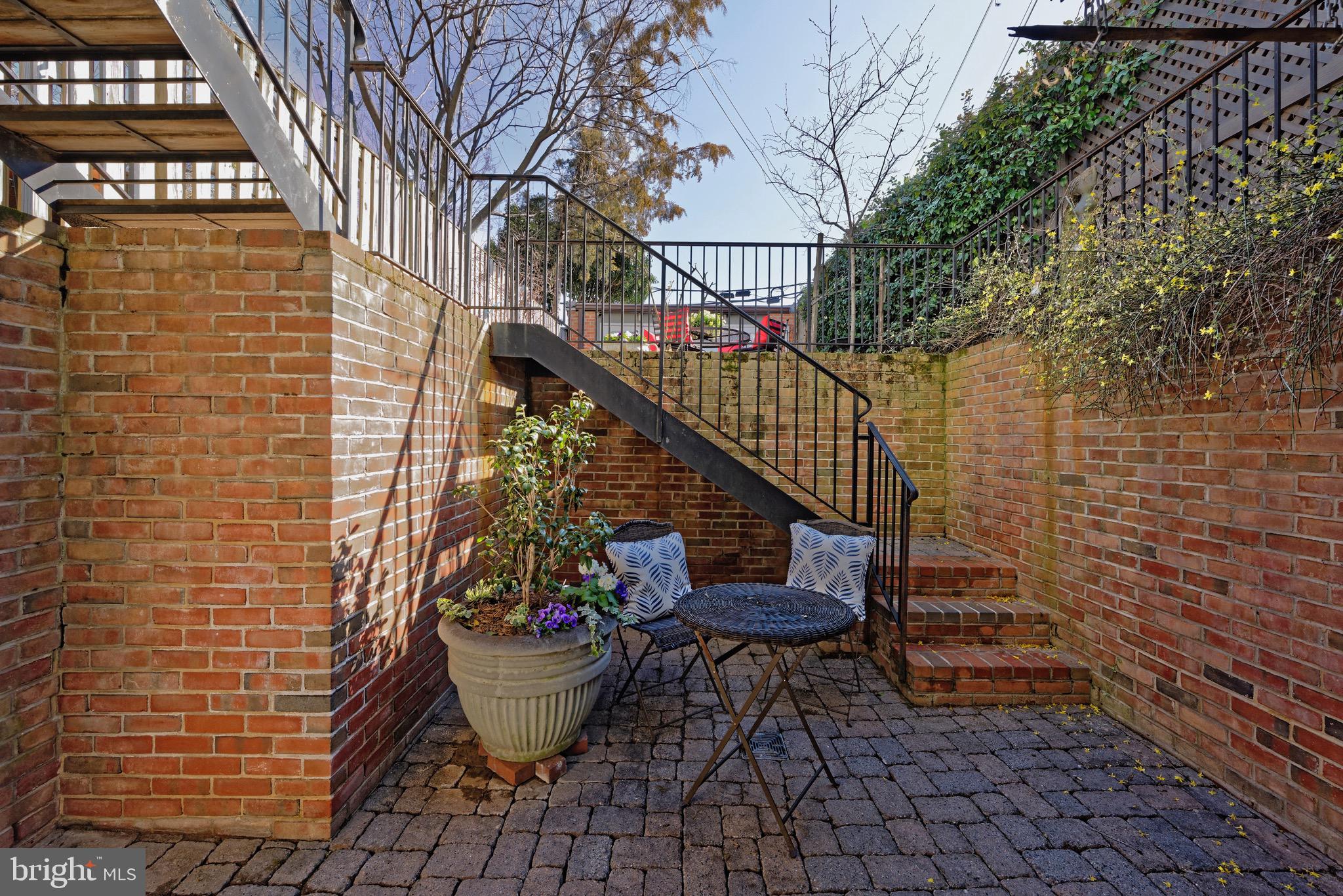 CAPITOL HILL - Residential