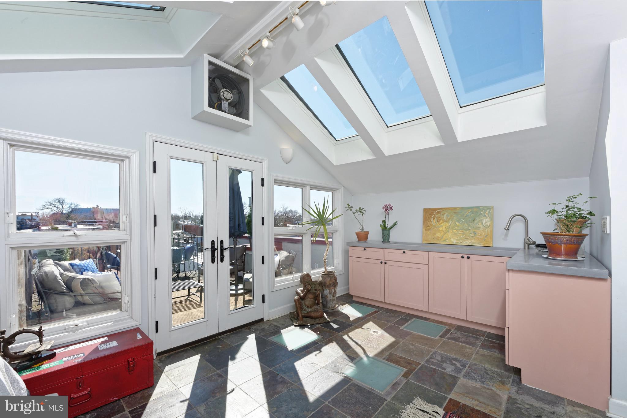 CAPITOL HILL - Residential