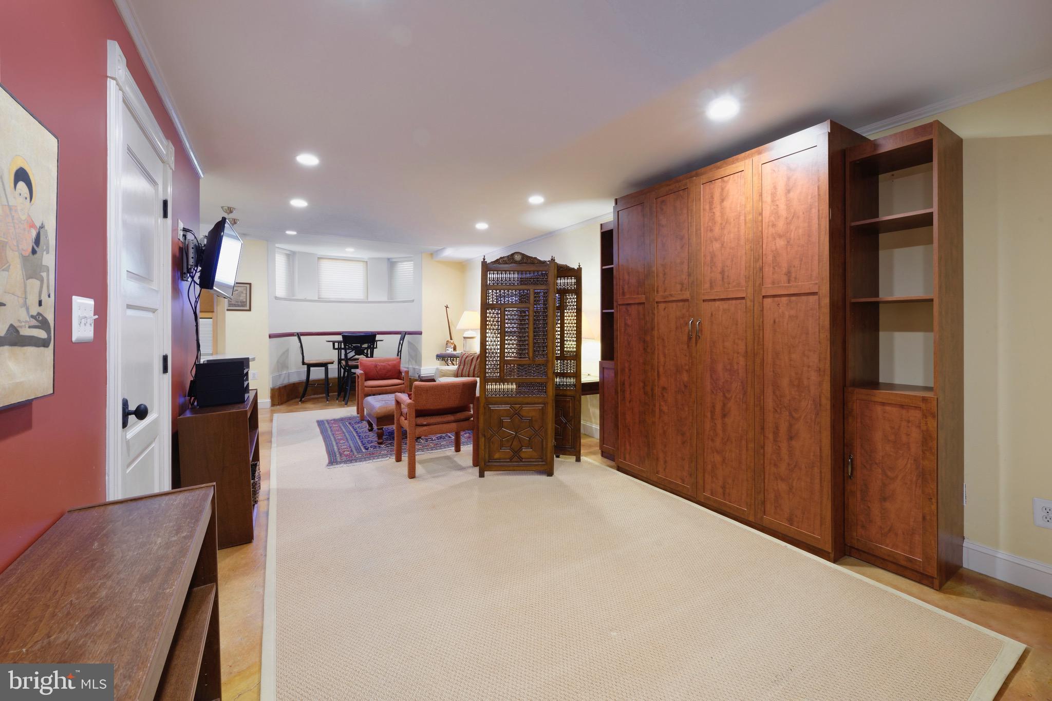 CAPITOL HILL - Residential