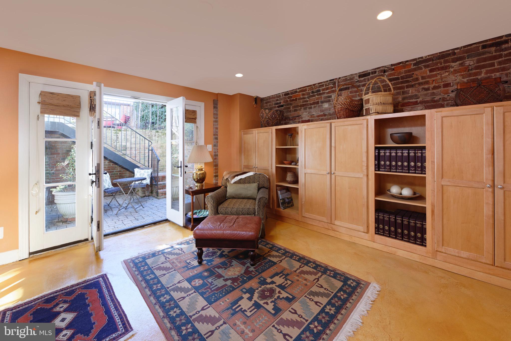 CAPITOL HILL - Residential