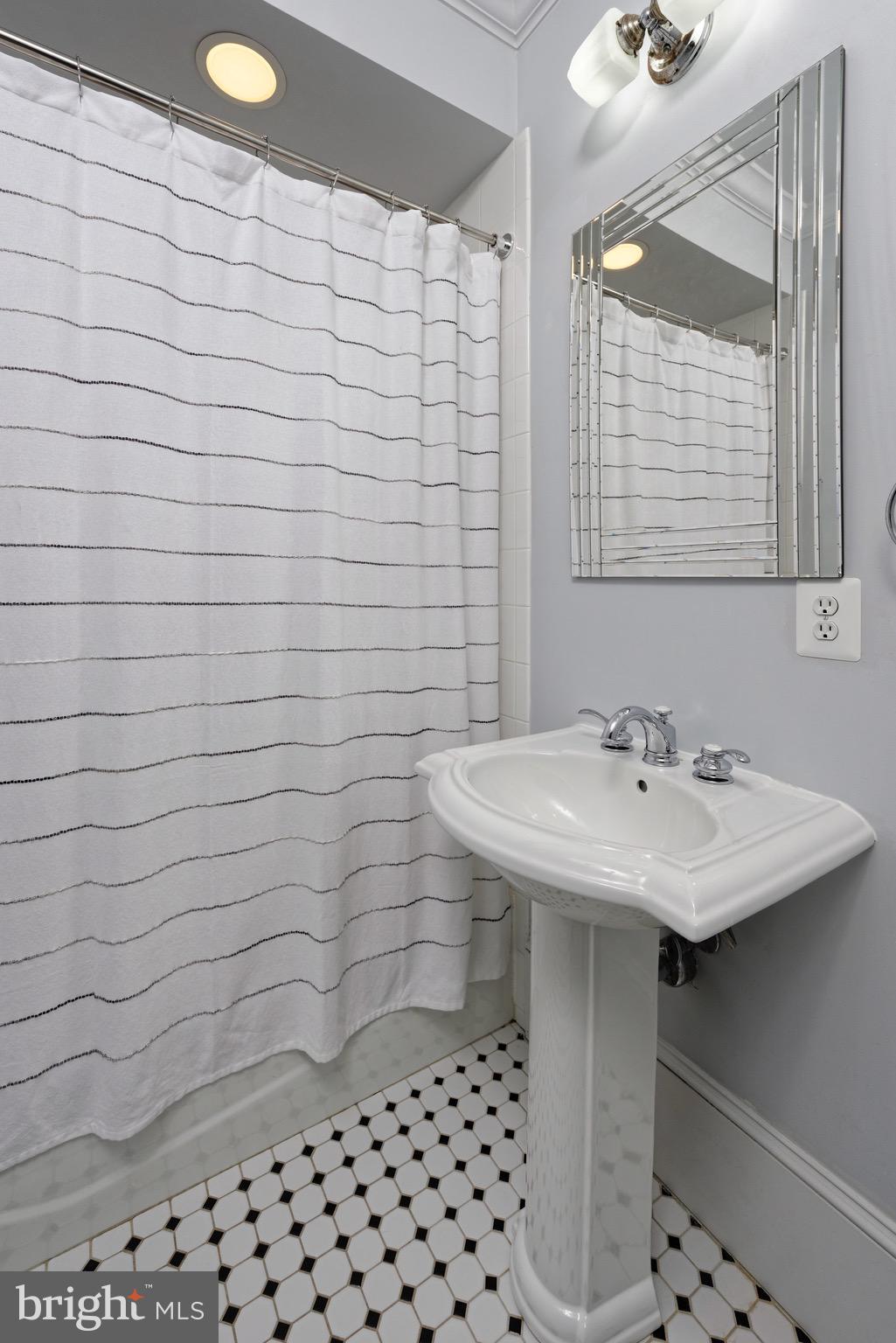 CAPITOL HILL - Residential