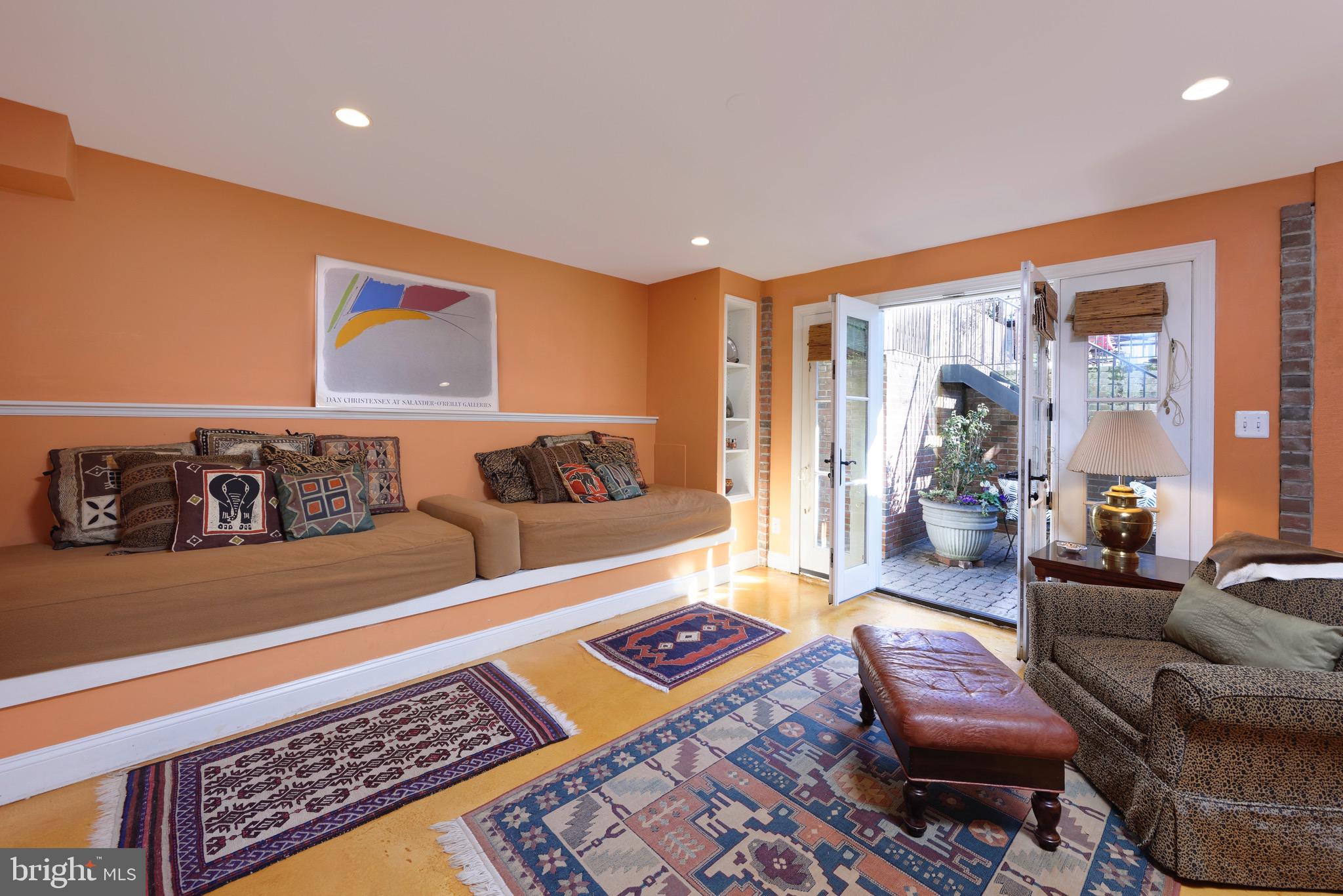 CAPITOL HILL - Residential