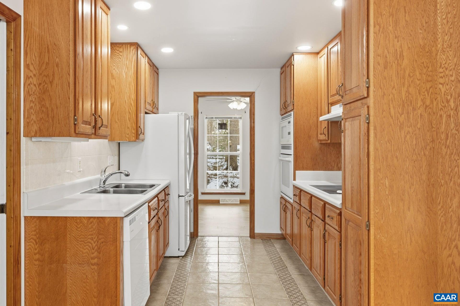 LAKE MONTICELLO - Residential