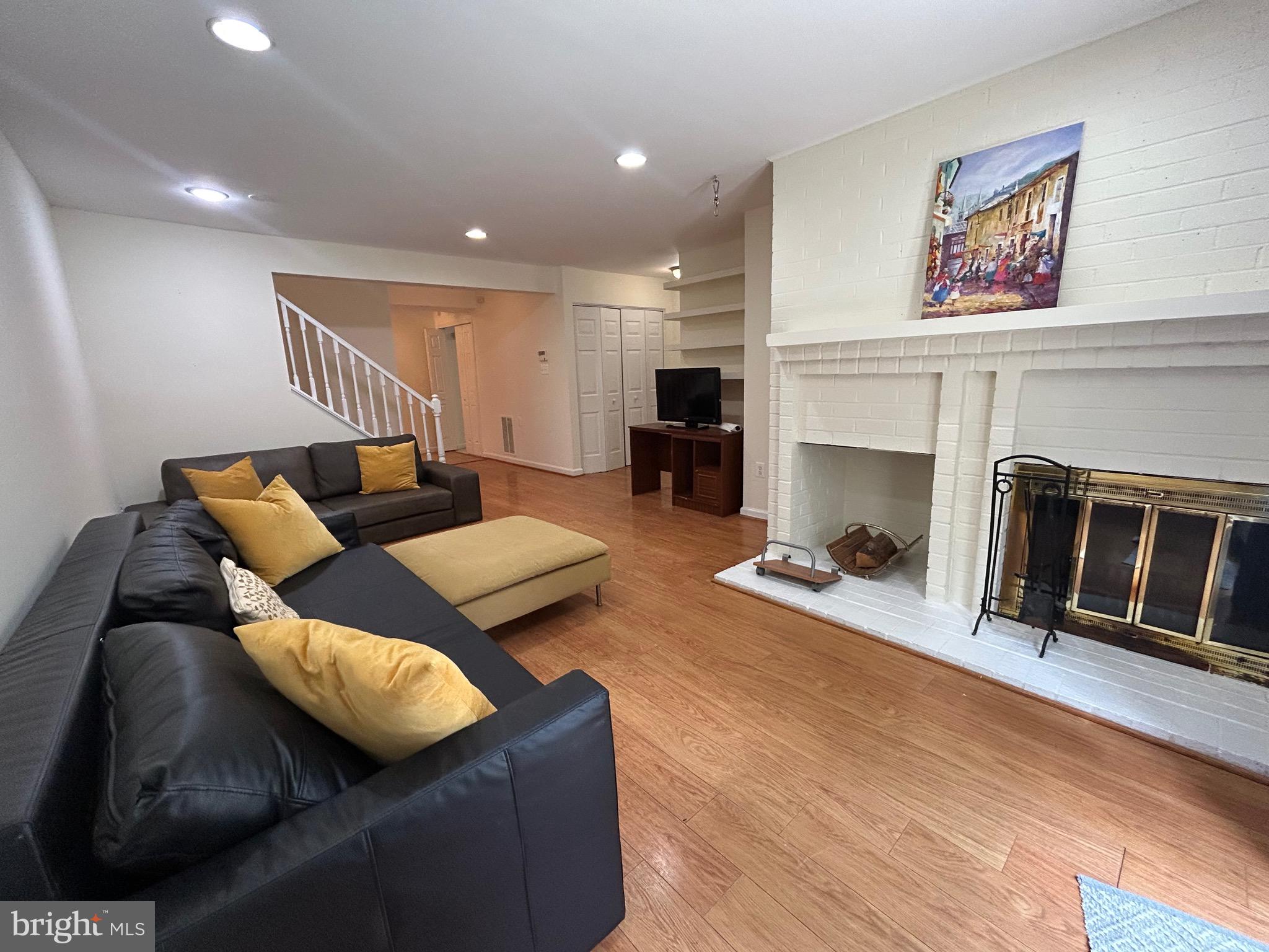 OLD GEORGETOWN VILLAGE - Residential Lease