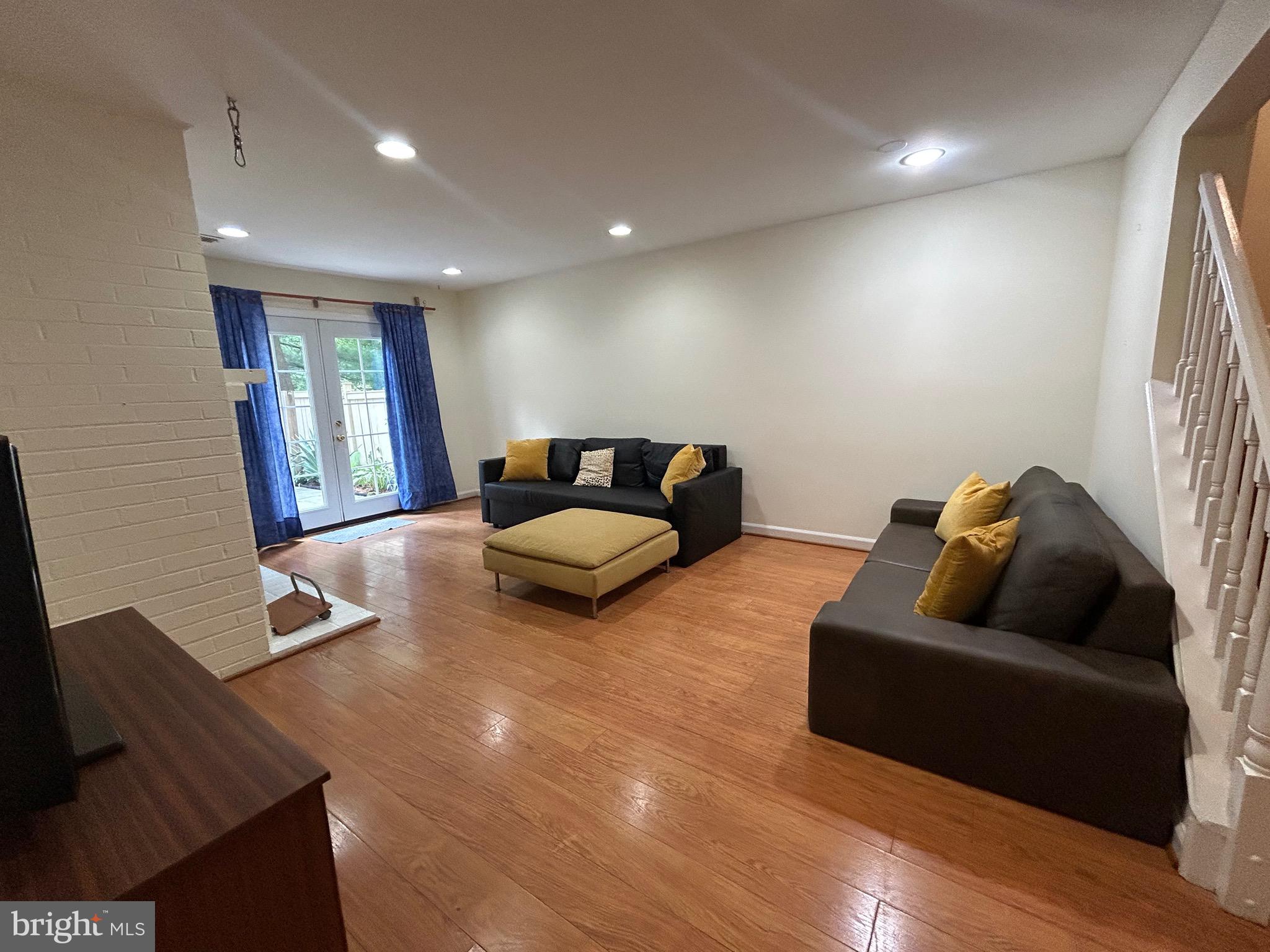 OLD GEORGETOWN VILLAGE - Residential Lease