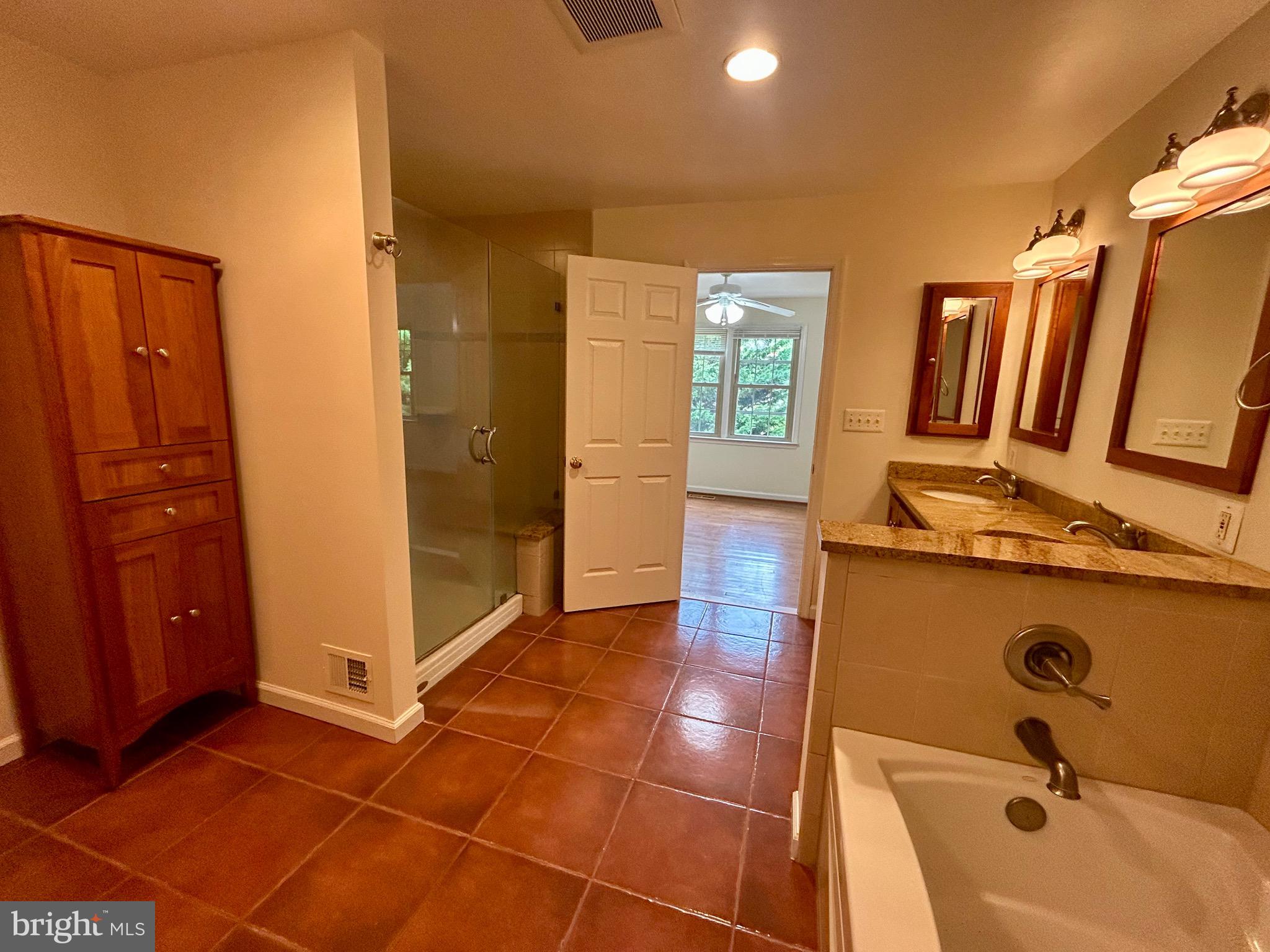 OLD GEORGETOWN VILLAGE - Residential Lease