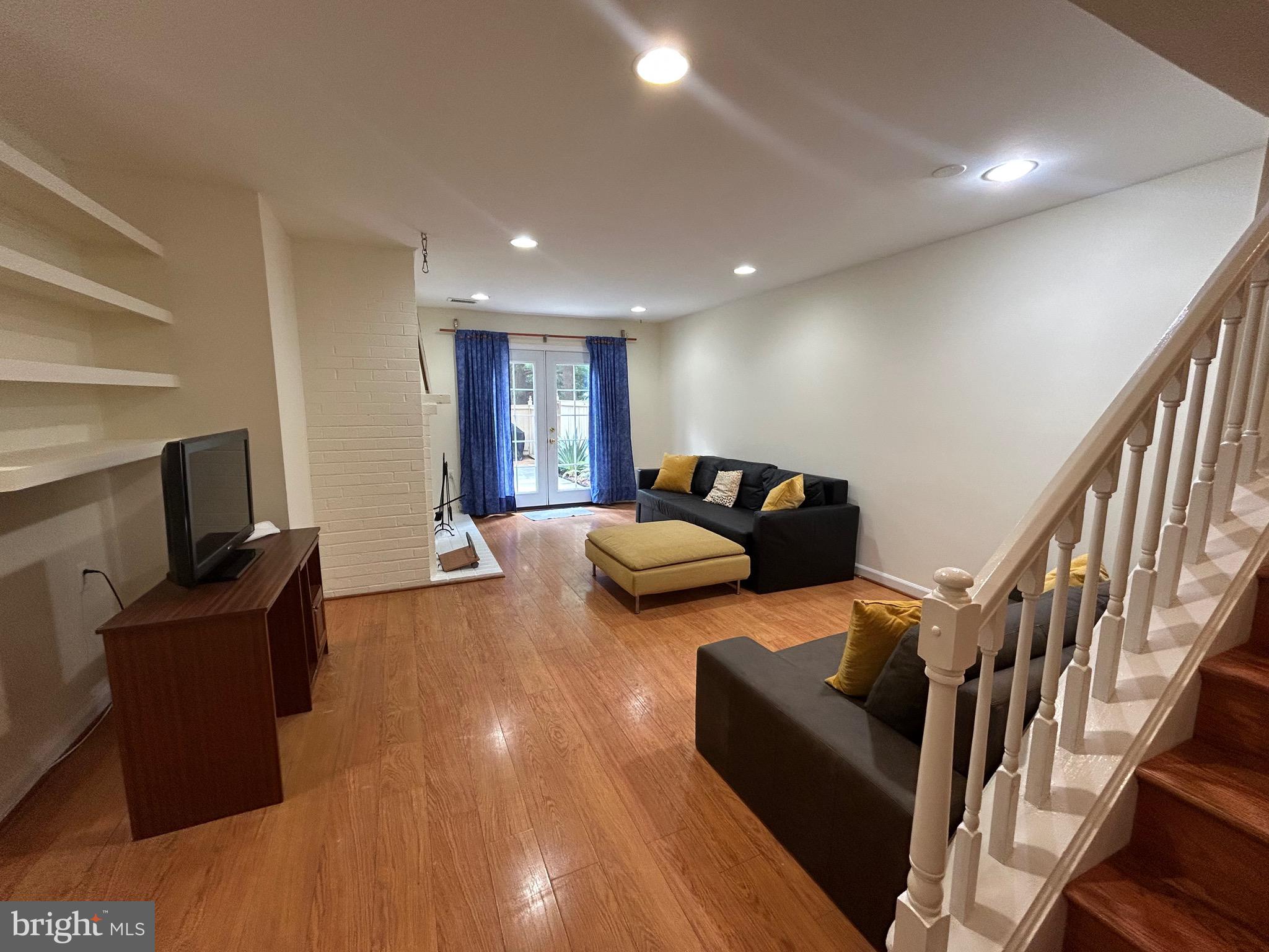 OLD GEORGETOWN VILLAGE - Residential Lease