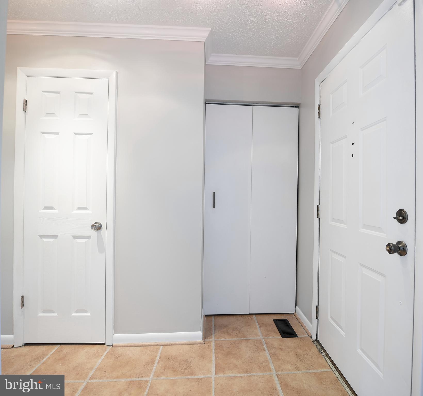 CONSTANT FRIENDSHIP - Residential