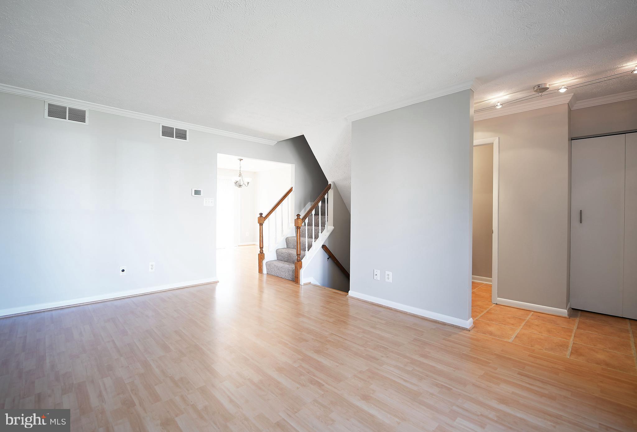 CONSTANT FRIENDSHIP - Residential