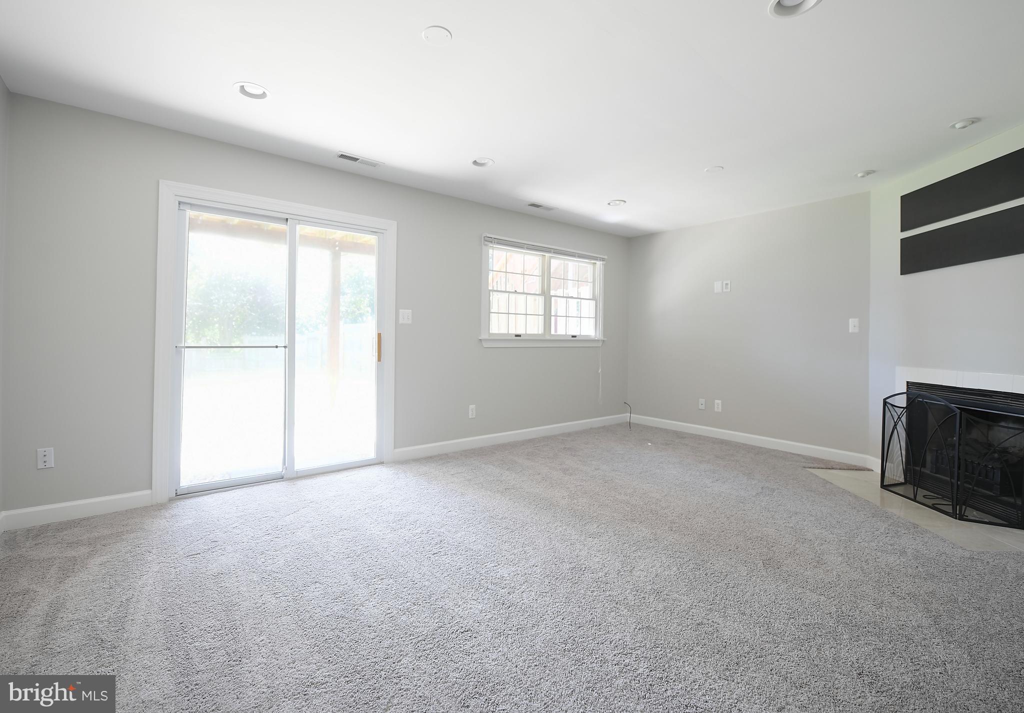 CONSTANT FRIENDSHIP - Residential