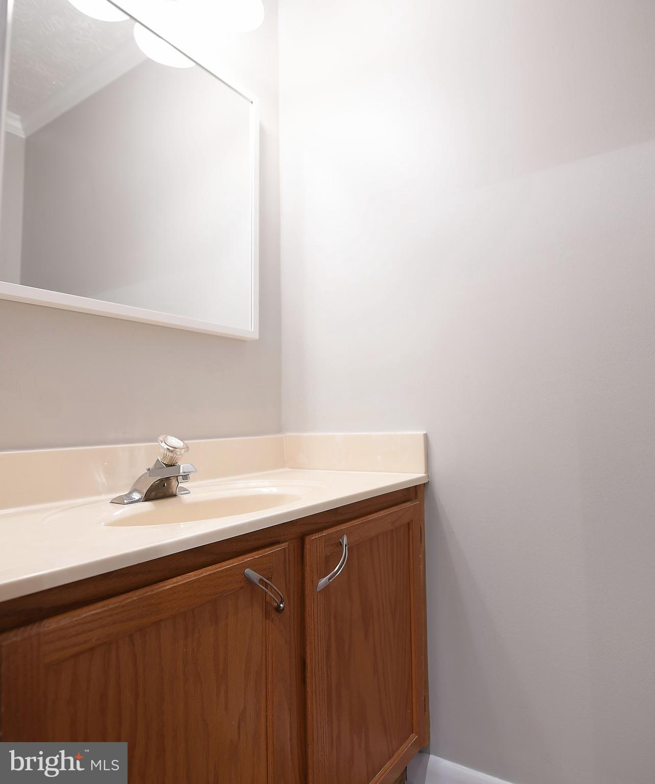 CONSTANT FRIENDSHIP - Residential