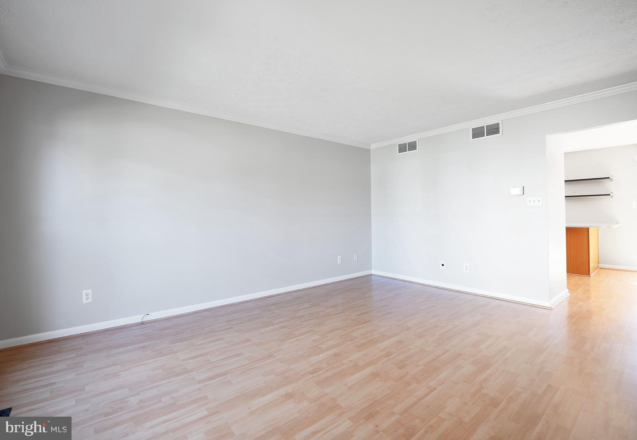 CONSTANT FRIENDSHIP - Residential