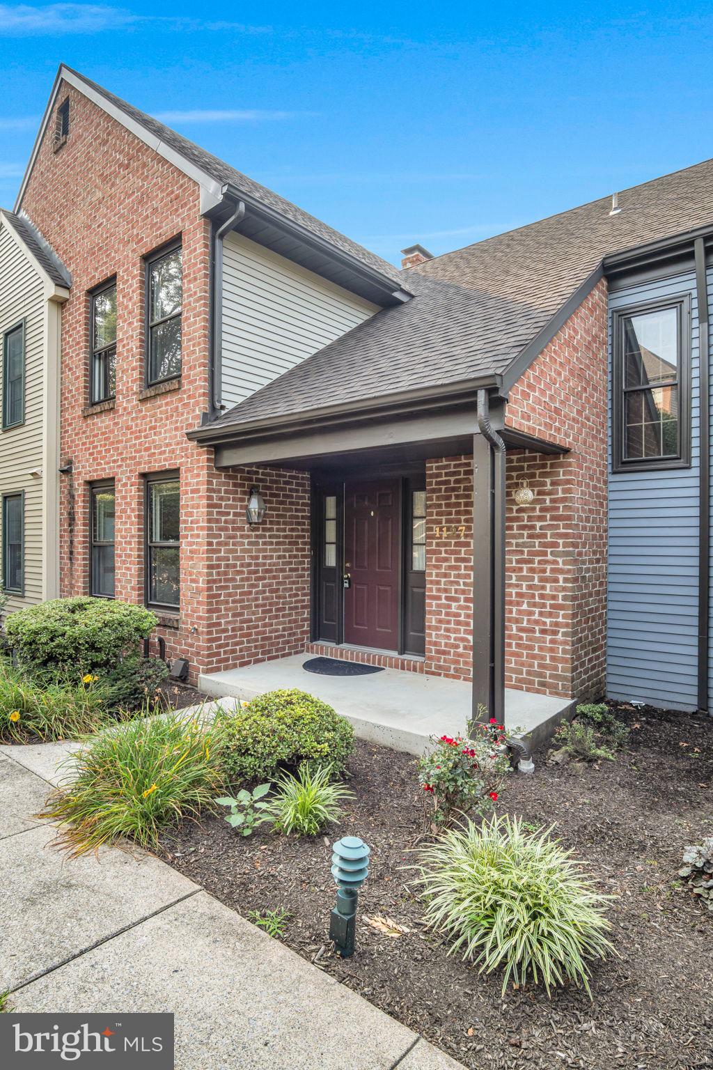 1127 WICKLOW COURT