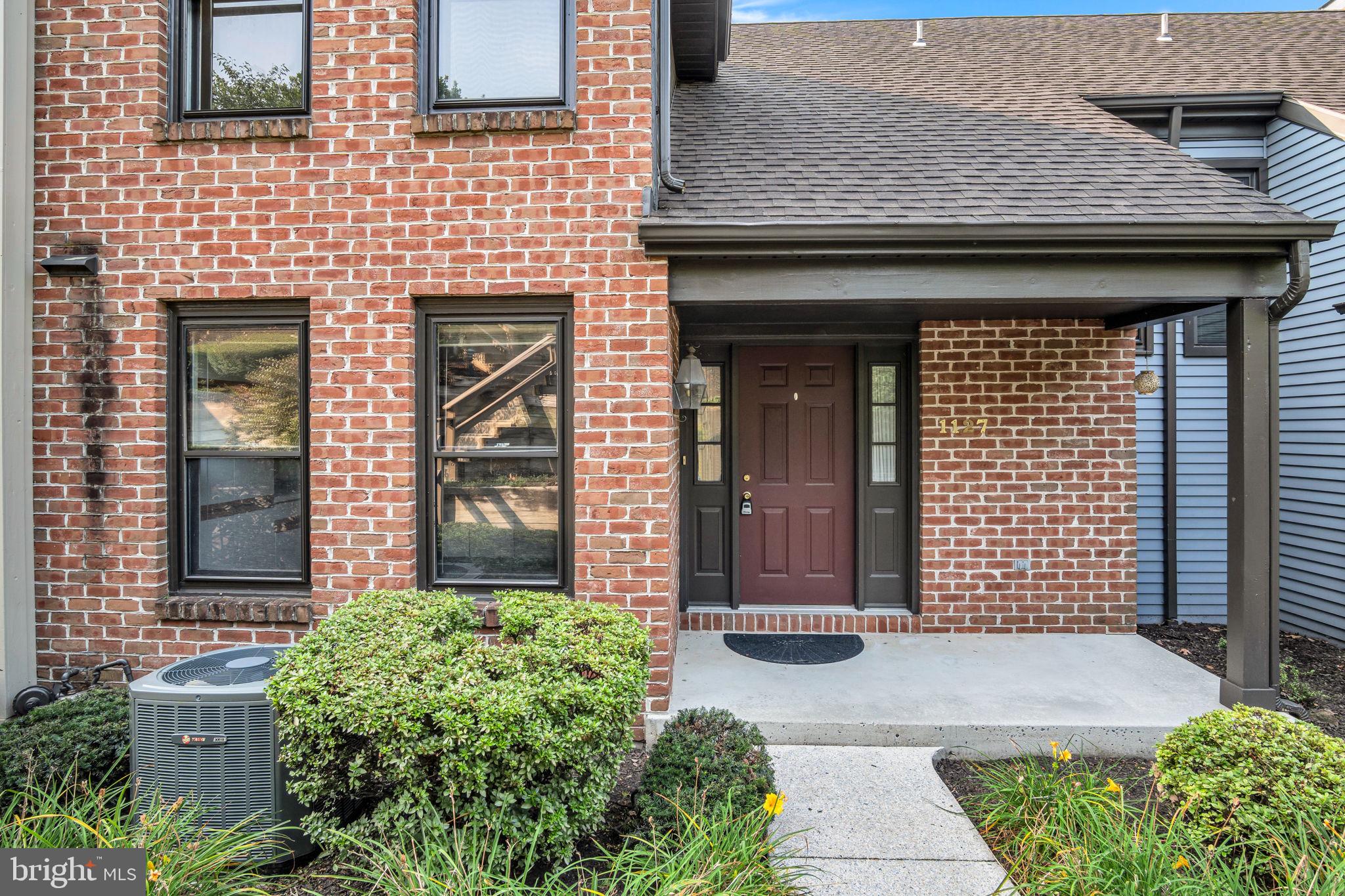 1127 WICKLOW COURT