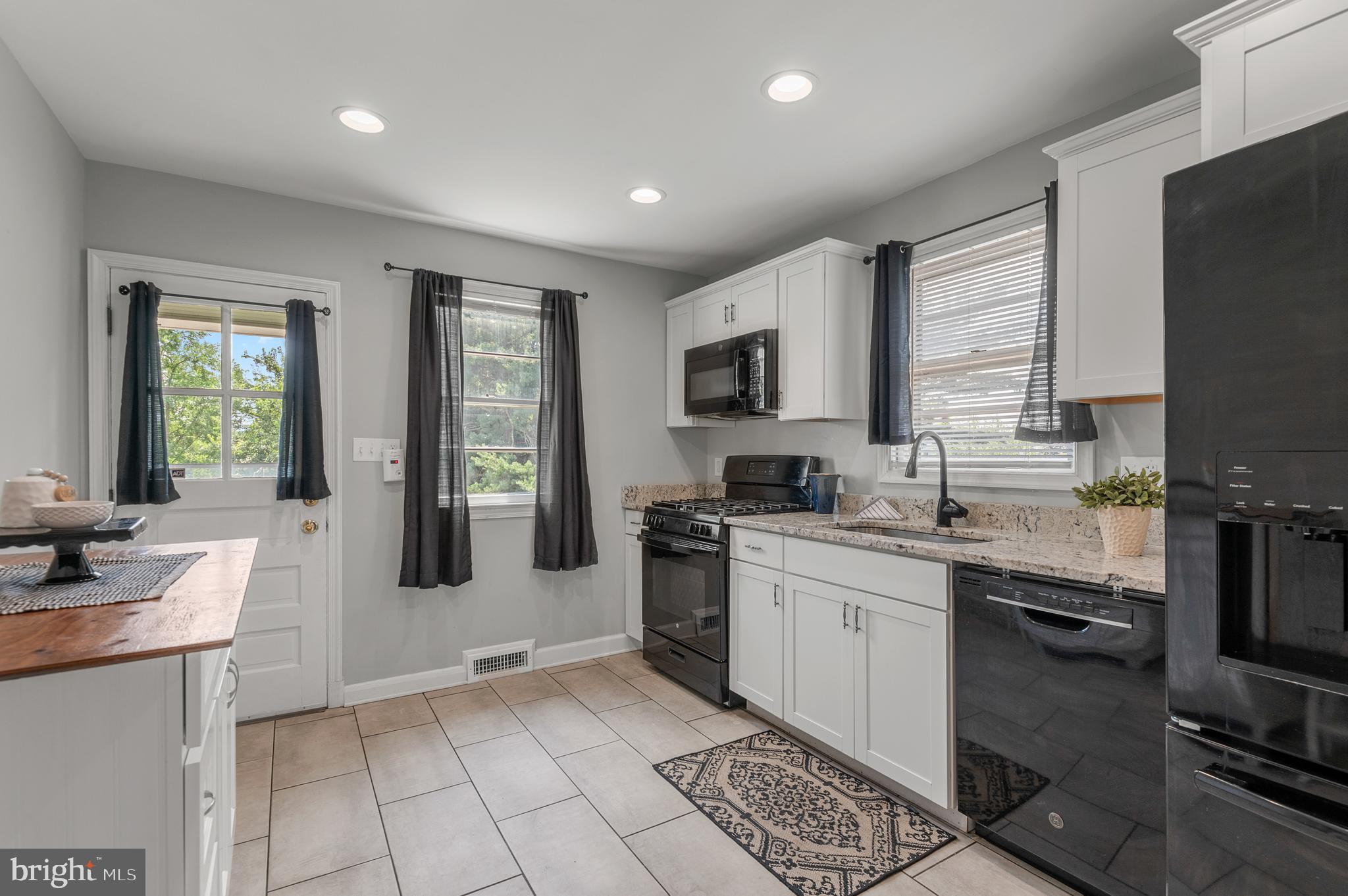 5305 HIGHVIEW