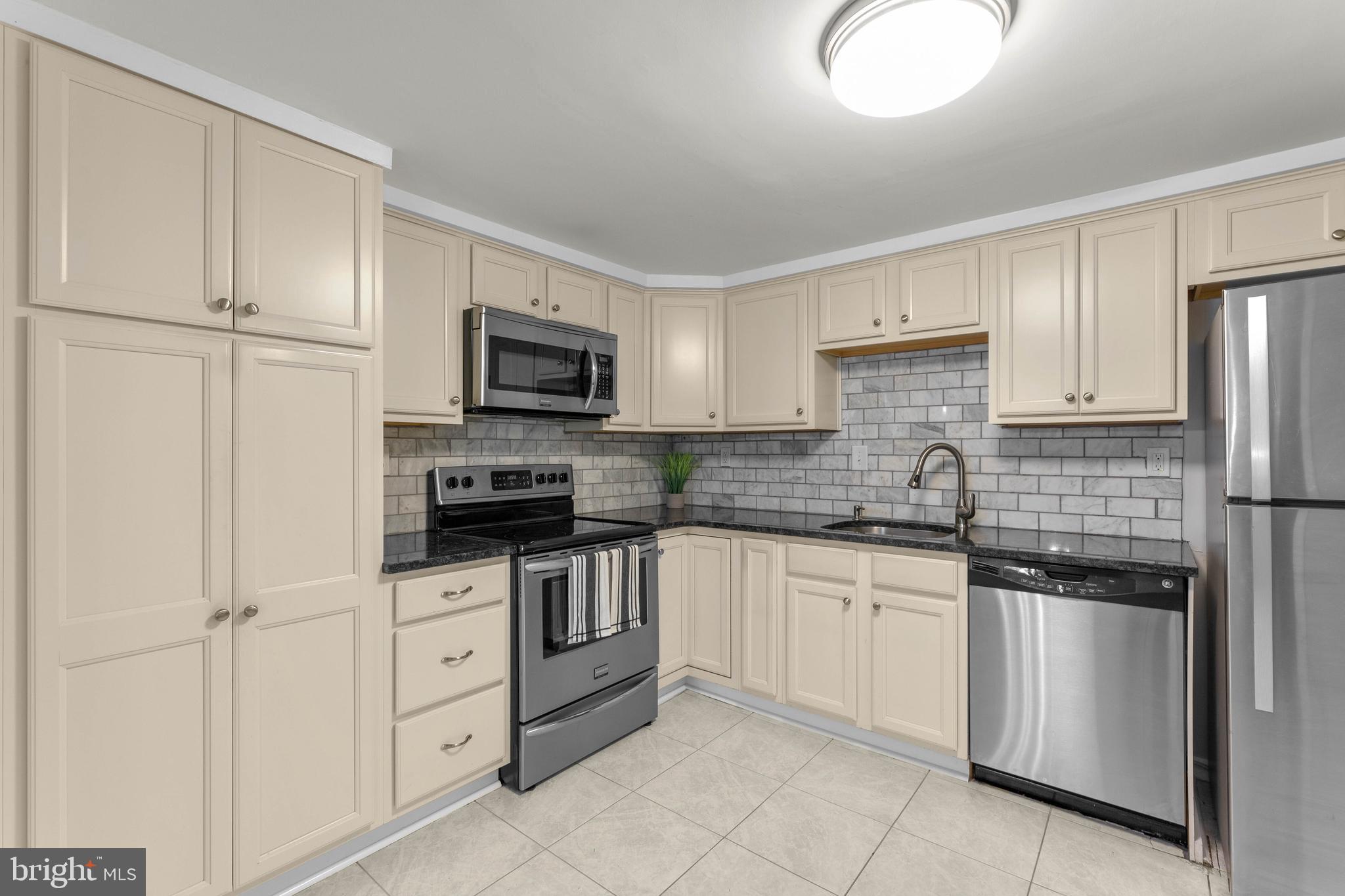 CROFTON TOWNE - Residential