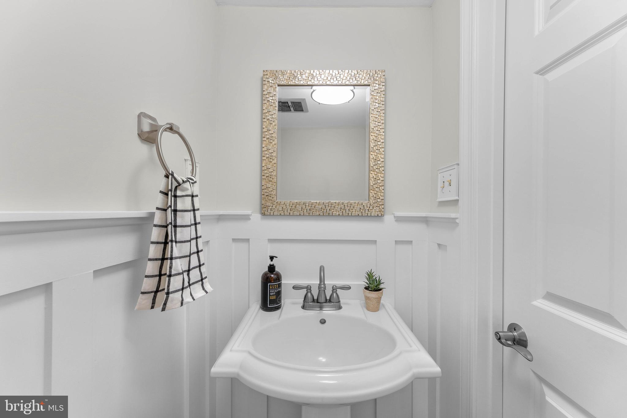 CROFTON TOWNE - Residential