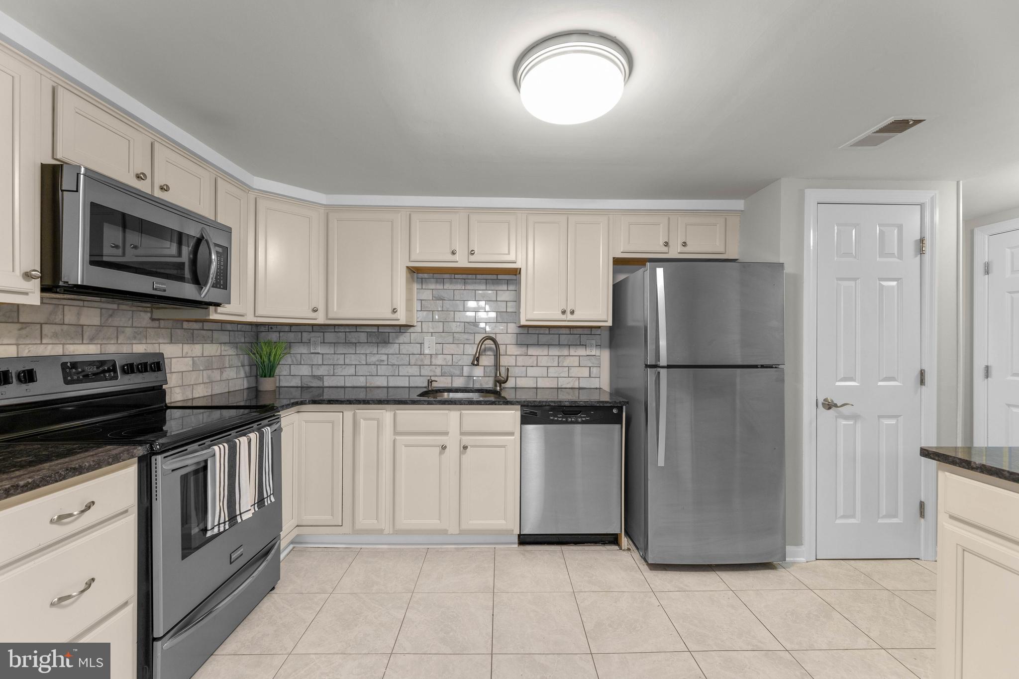 CROFTON TOWNE - Residential