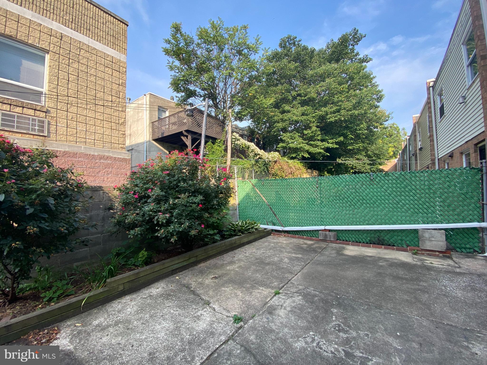 UNIVERSITY CITY - Residential Lease