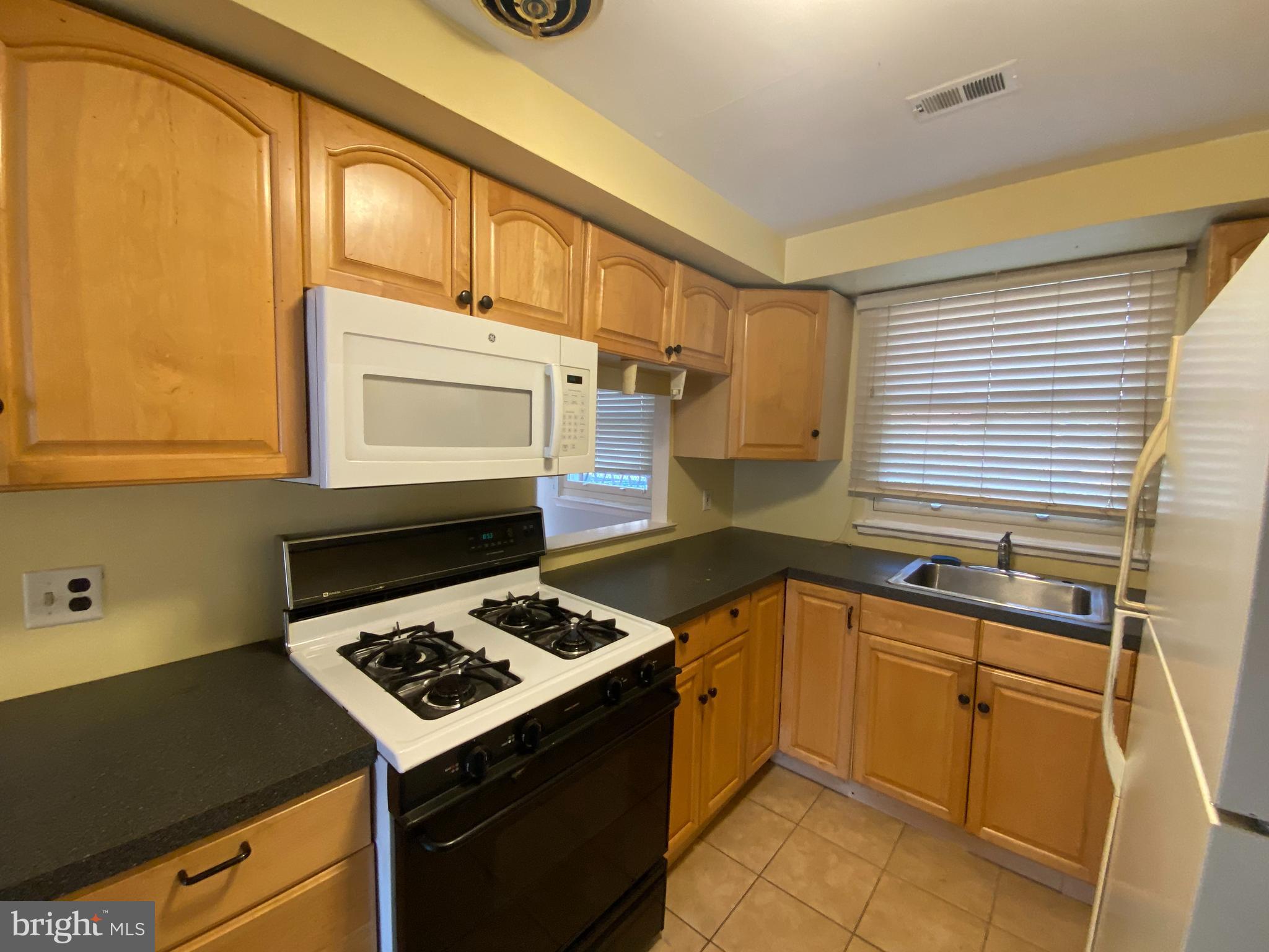 UNIVERSITY CITY - Residential Lease