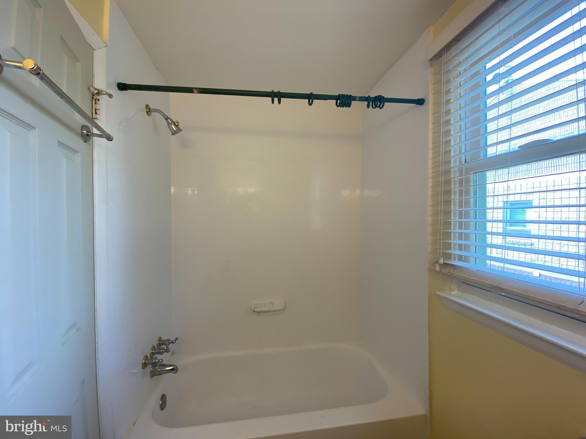 UNIVERSITY CITY - Residential Lease