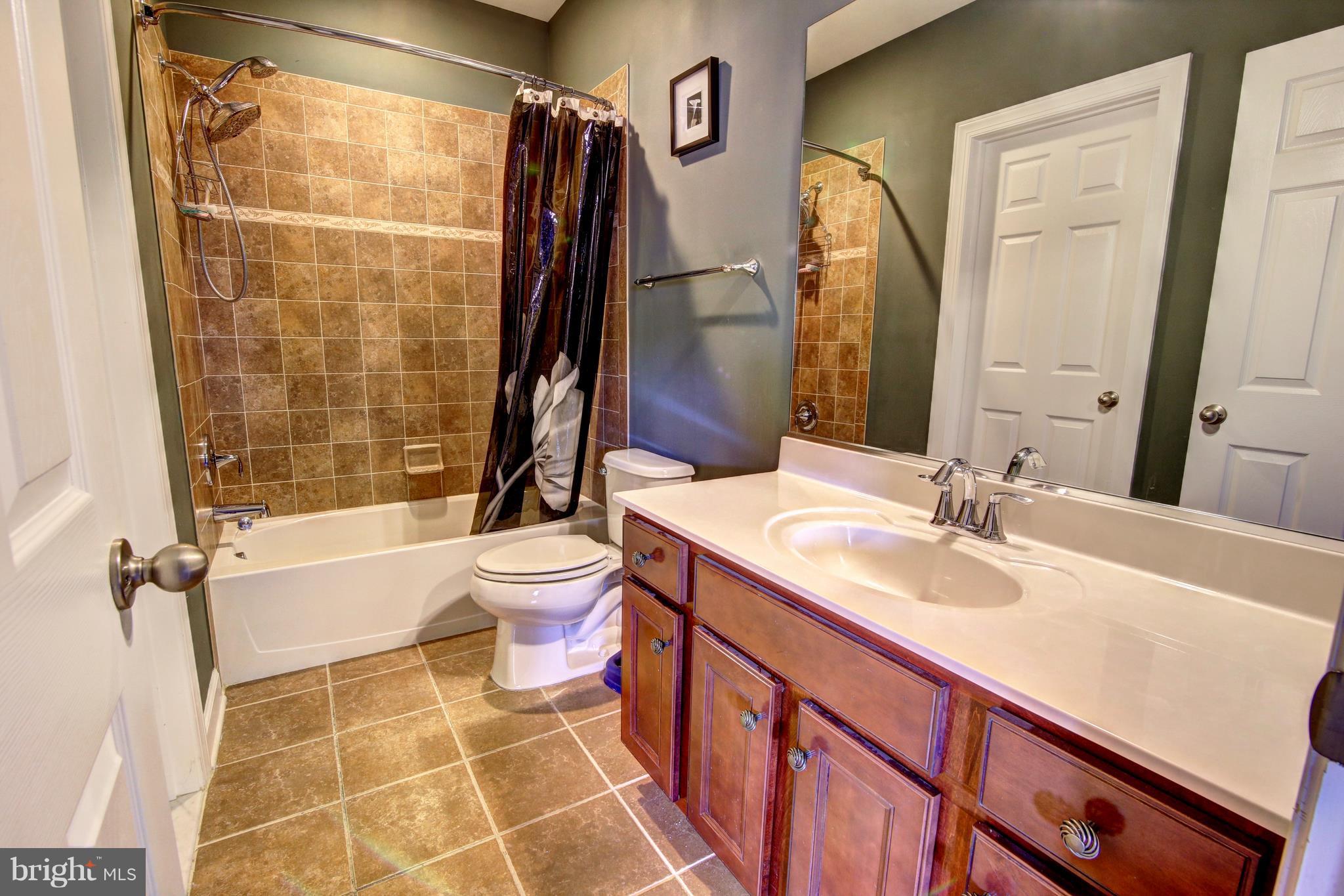 EAGLES POINTE - Residential