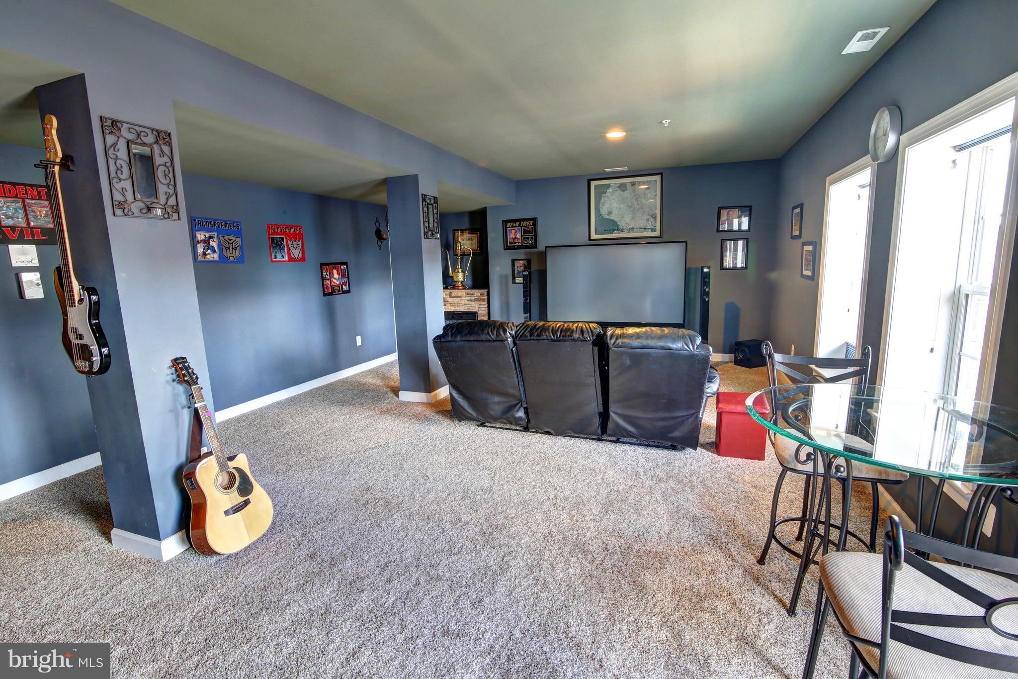 EAGLES POINTE - Residential